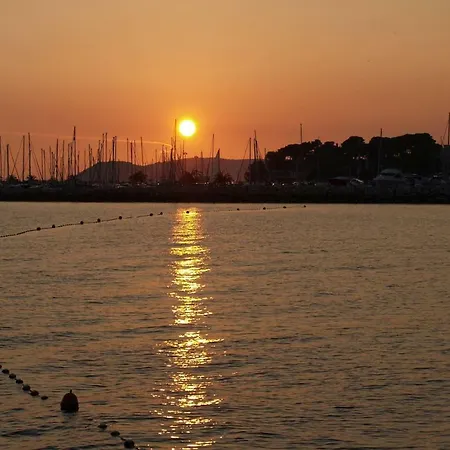 Brand New Luxury Blue Gallery * Split