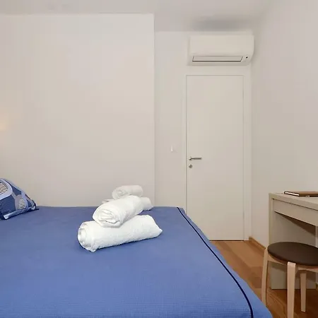 Brand New Luxury Blue Gallery * Split