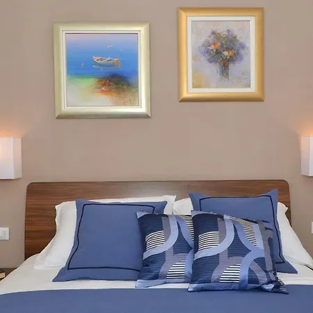 Brand New Luxury Blue Gallery * Split