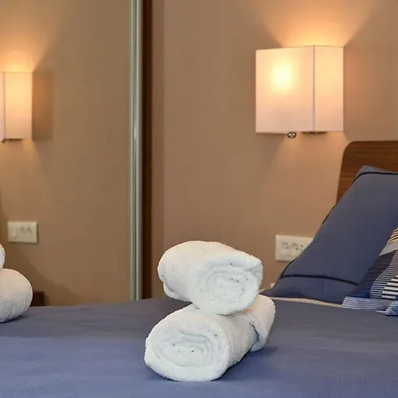 Brand New Luxury Blue Gallery Split